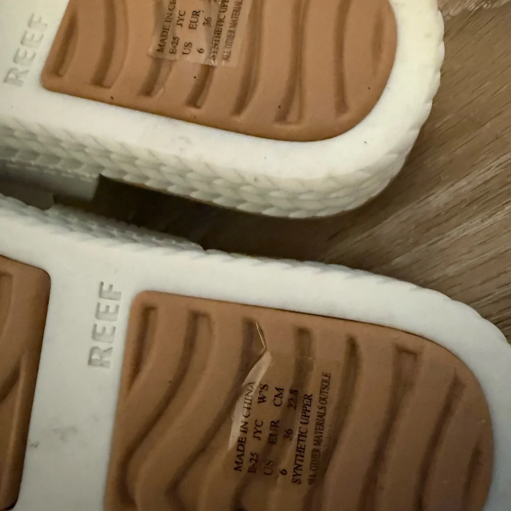 New white reef sandals - Picture 4 of 4